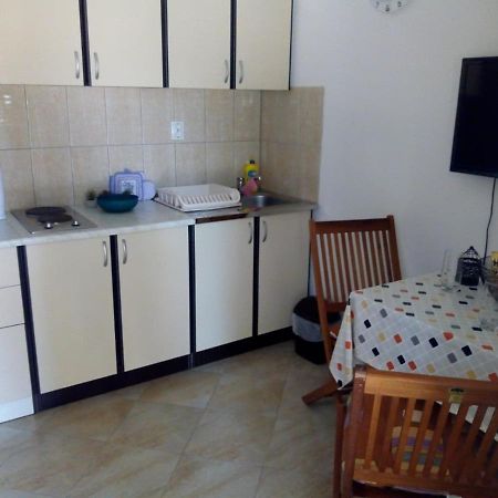 Apartman Leo Nečujam Εξωτερικό φωτογραφία